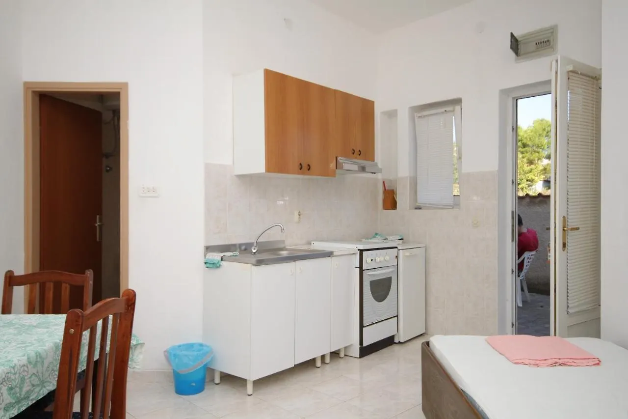 Apartments With A Parking Space Liznjan, Medulin - 7240  Лижнян