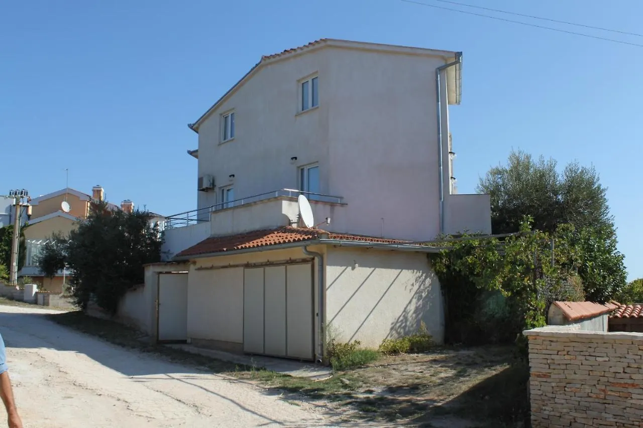 Apartments With A Parking Space Liznjan, Medulin - 7240 Croatia