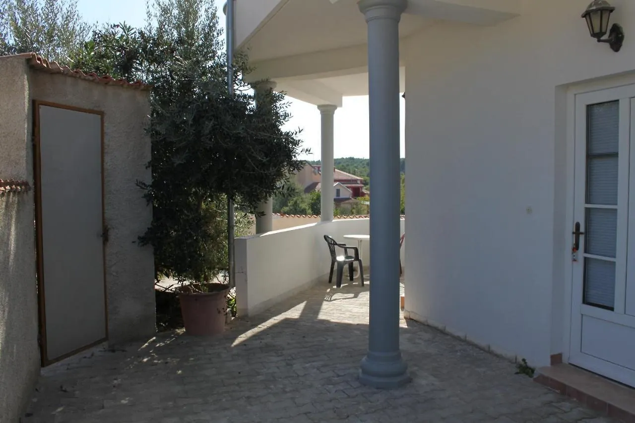 Apartments With A Parking Space Liznjan, Medulin - 7240