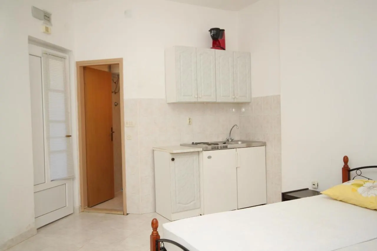 Apartments With A Parking Space Liznjan, Medulin - 7240 Croatia