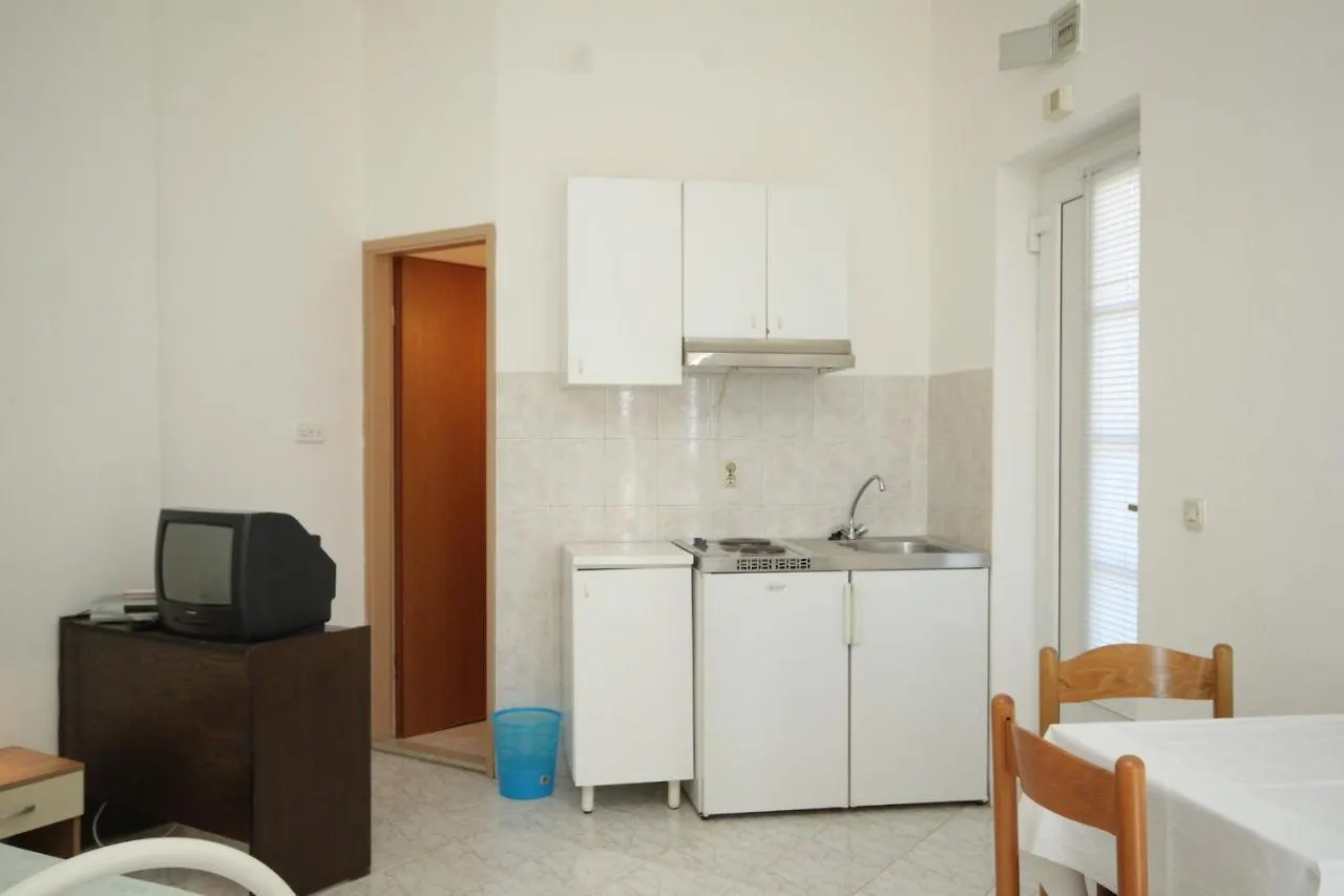 Apartments With A Parking Space Liznjan, Medulin - 7240 Croatia