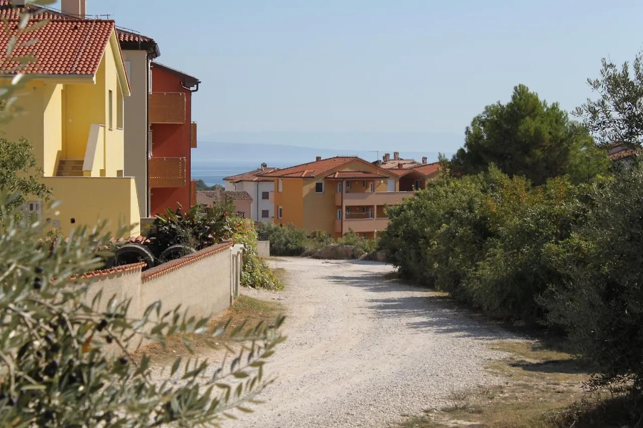 Apartments With A Parking Space Liznjan, Medulin - 7240