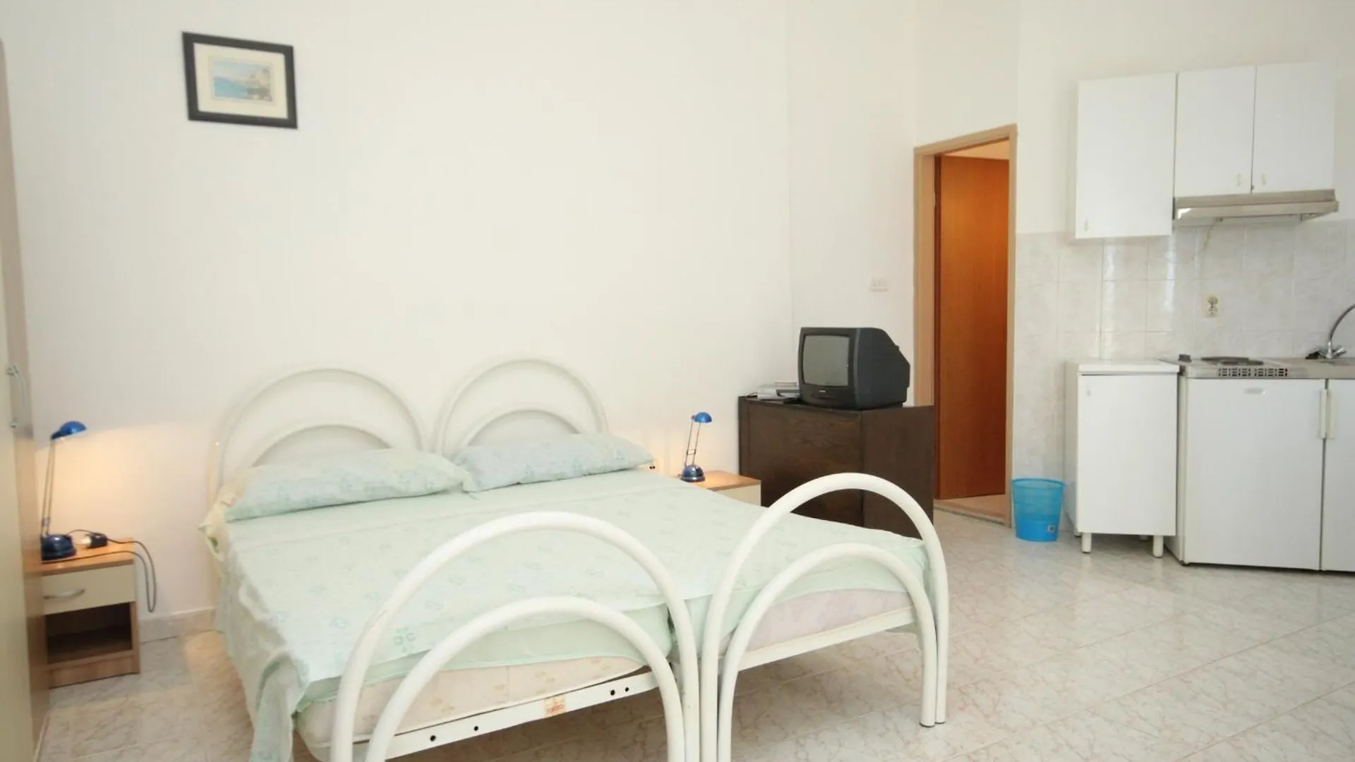Apartments With A Parking Space Liznjan, Medulin - 7240 Croatia